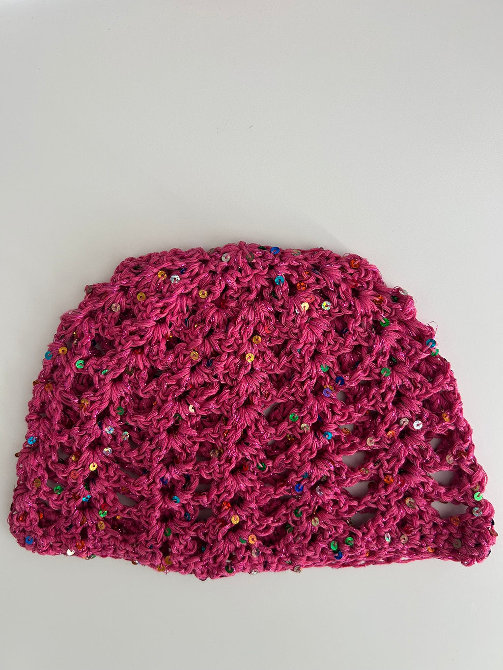 Bonnet en filet au crochet – Fait main | By Kamina