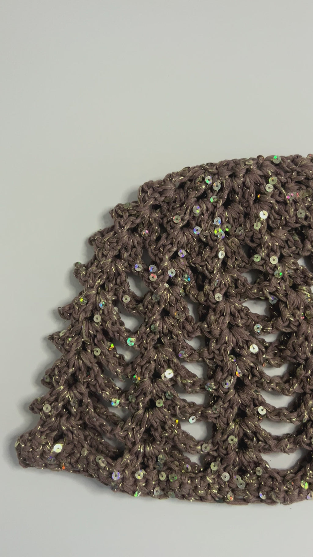 Bonnet en filet au crochet – Fait main | By Kamina